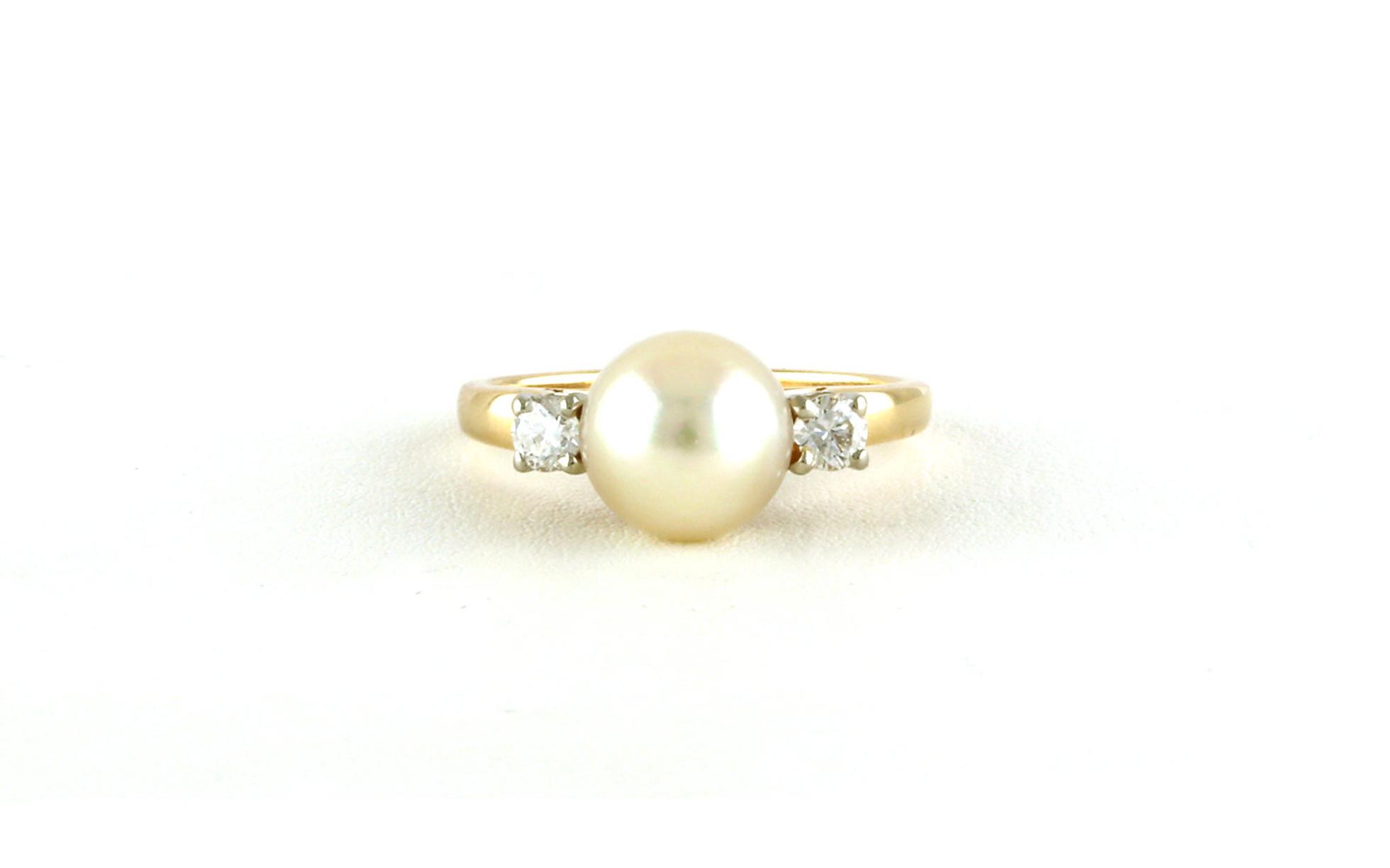 Estate Piece: 3-Stone Pearl and Diamond Ring in Yellow Gold (0.25cts TWT)