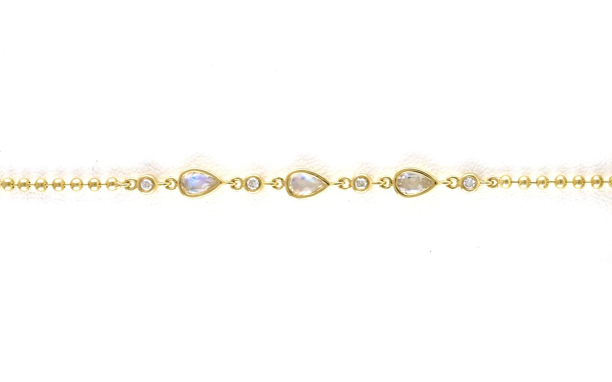 Bezel-set Pear-cut Moonstones and Round Diamond Bracelet in Yellow Gold (0.66cts TWT)