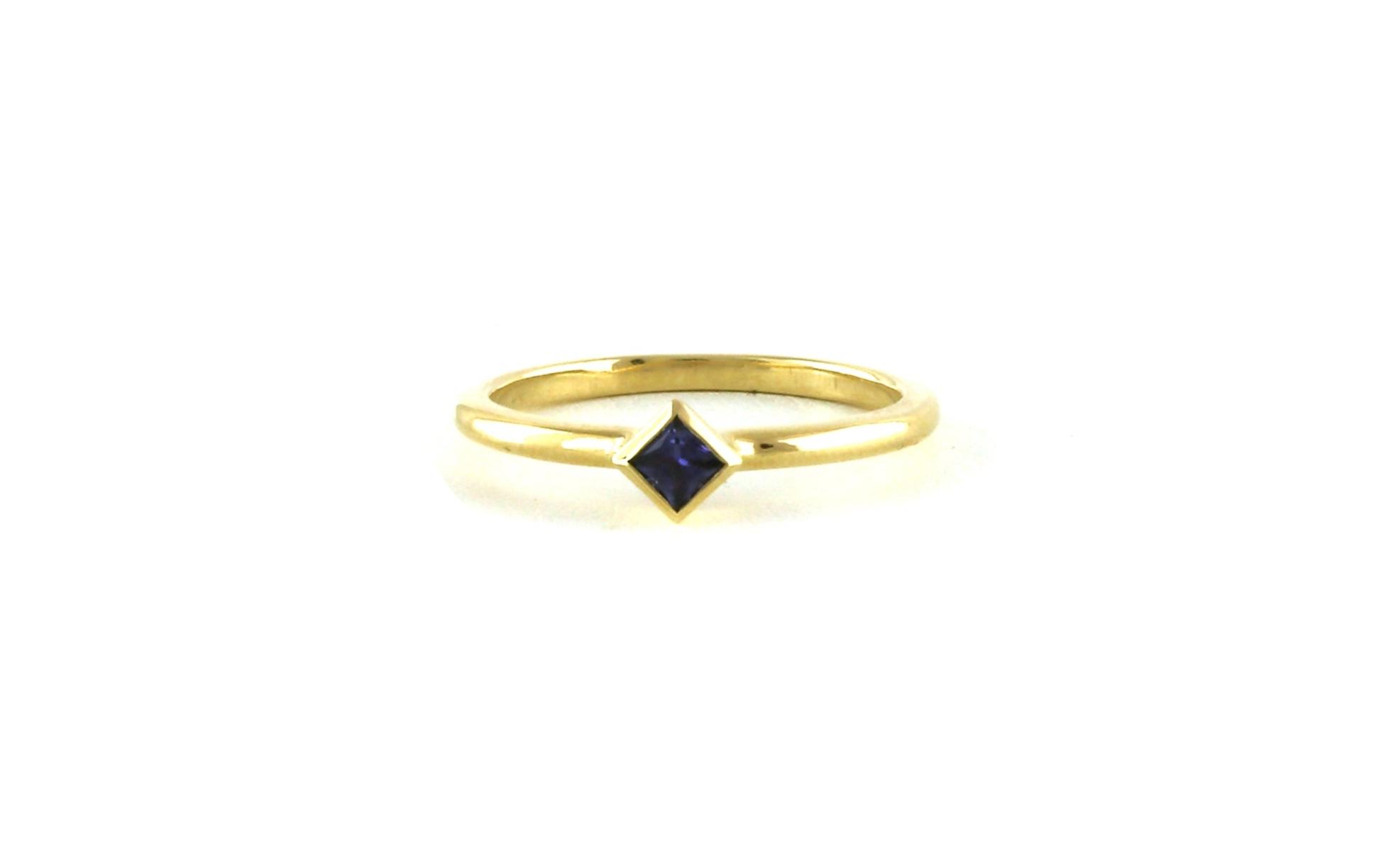 Solitaire Bezel-set Princess-cut Huckleberry Yogo Sapphire Ring in Yellow Gold (0.16cts)