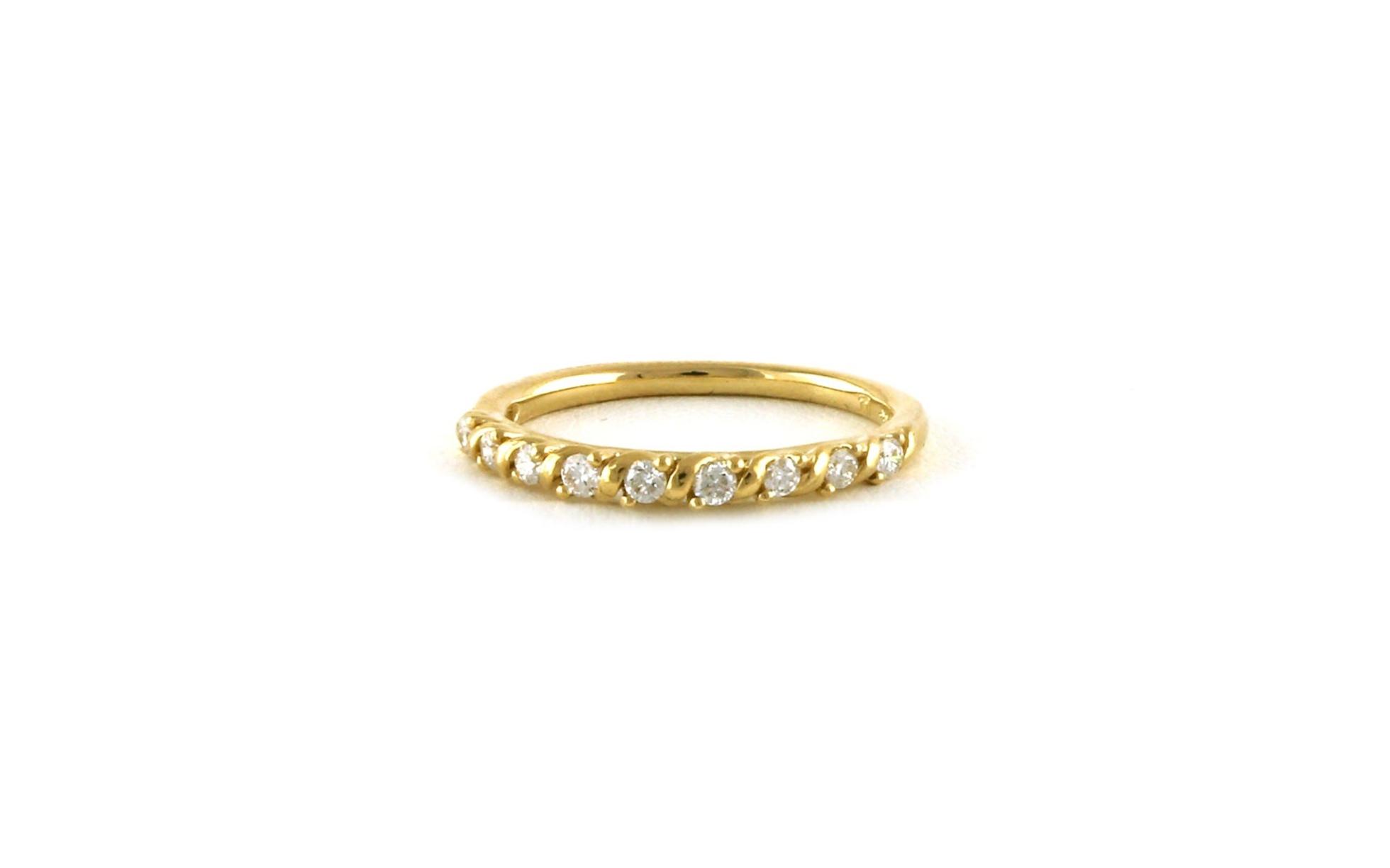 Bar and Prong-set Diamond Wedding Band in Yellow Gold (0.25cts TWT)