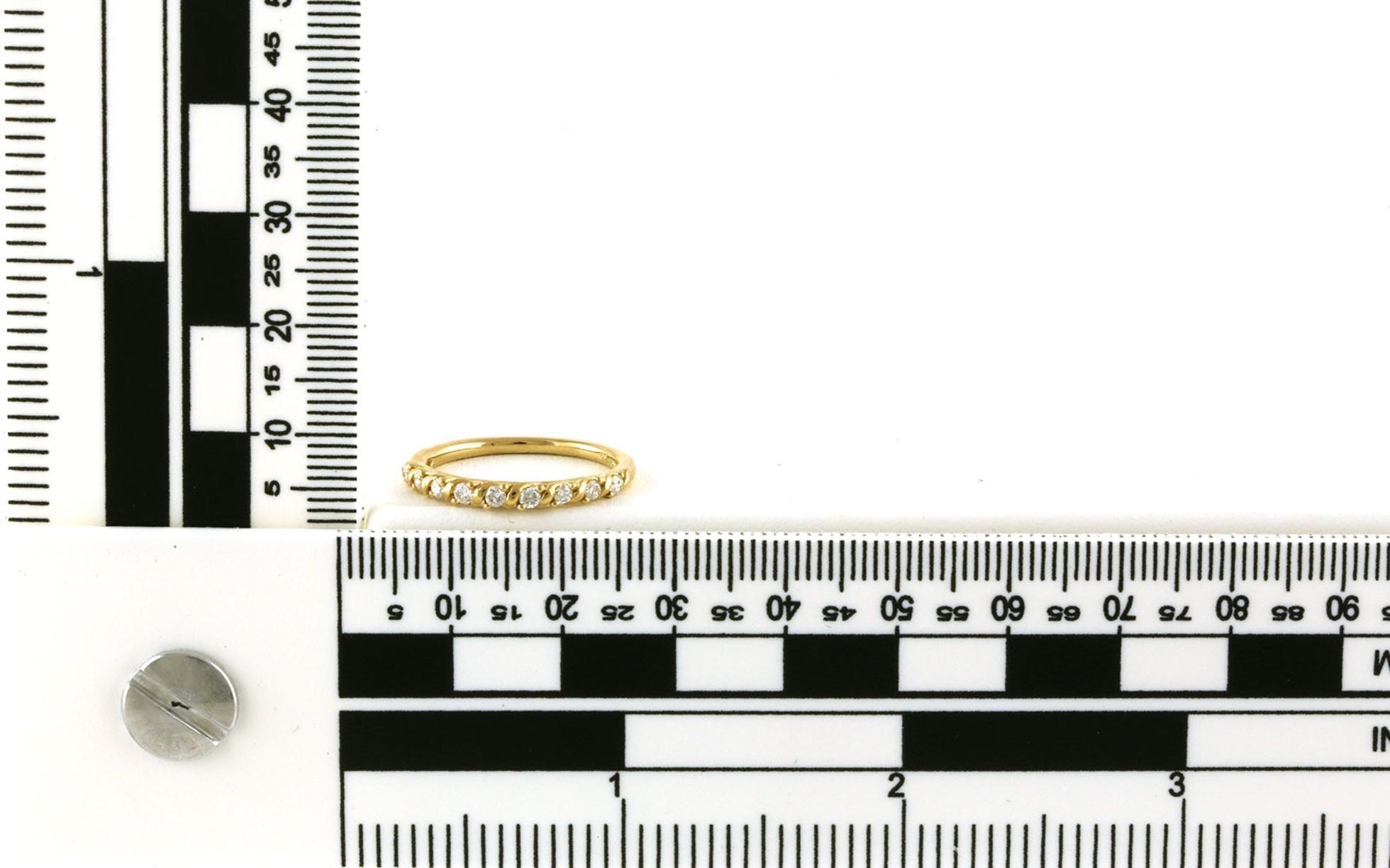 Bar and Prong-set Diamond Wedding Band in Yellow Gold (0.25cts TWT) Scale