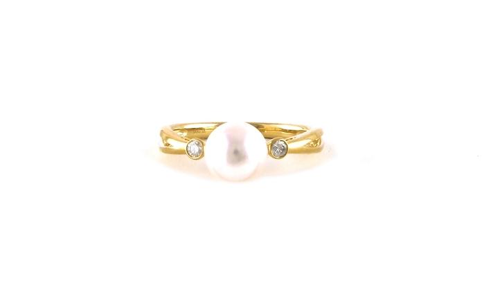 content/products/3-Stone Pearl and Diamond Ring in Yellow Gold (0.08cts TWT)