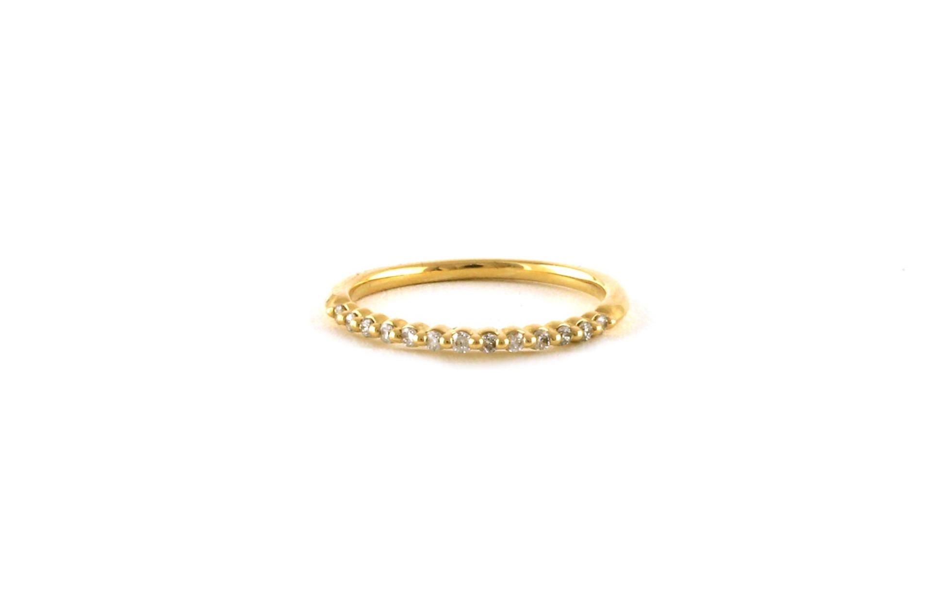 13-Stone Share Prong Diamond Band in Yellow Gold (0.15cts TWT)
