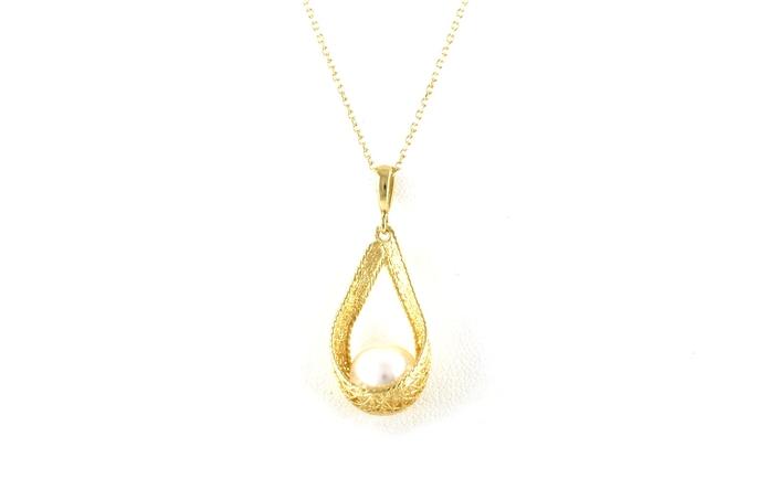 content/products/Woven Mesh Basket Solitaire Pearl Necklace in Yellow Gold