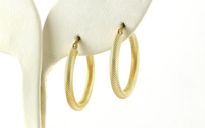 content/products/Estate Piece: Hollow Textured Hoops in Yellow Gold (3 x 25 mm)
